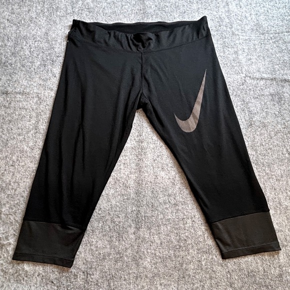 Nike Dri-FIT Women's Capri Cropped Leggings Sz M Black Activewear Running Pants - Picture 1 of 11